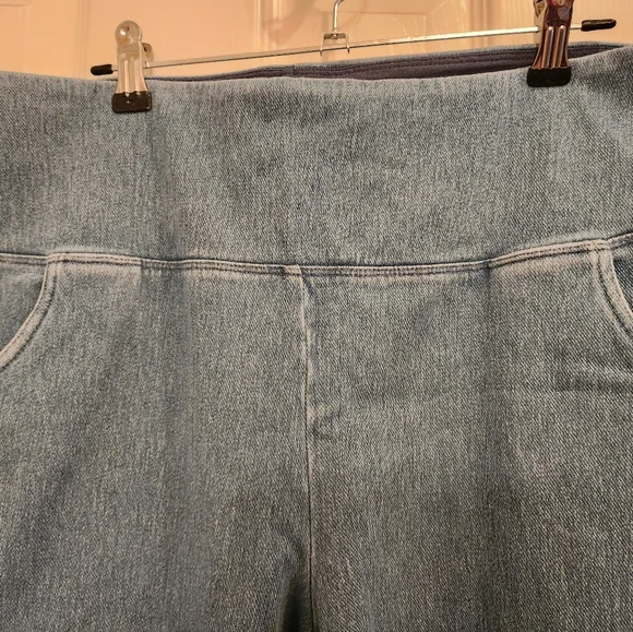 NWT Denim Blue Cropped Jeans size L - Picture 2 of 5
